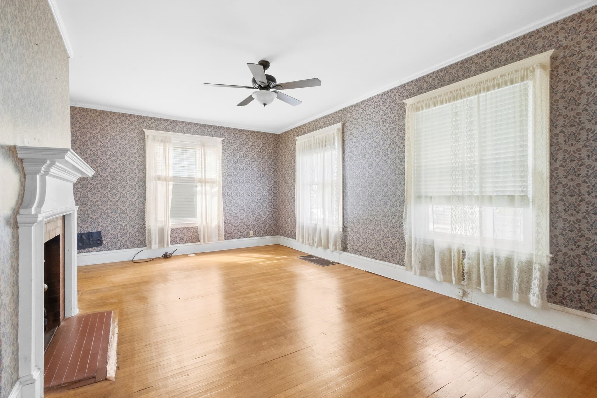 Single Family Residence at 70 Rounds St, New Bedford MA 02740, New Bedford, photo 8 of 36