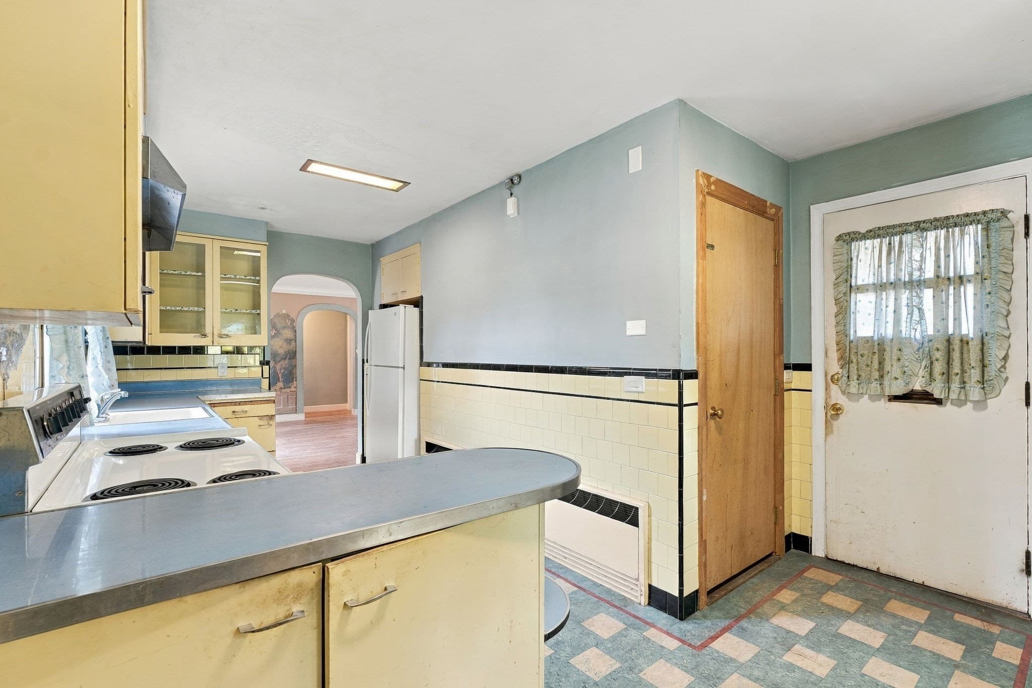 Single Family Residence at 140 S Main St, Bellingham MA 02019, Bellingham, photo 4 of 32