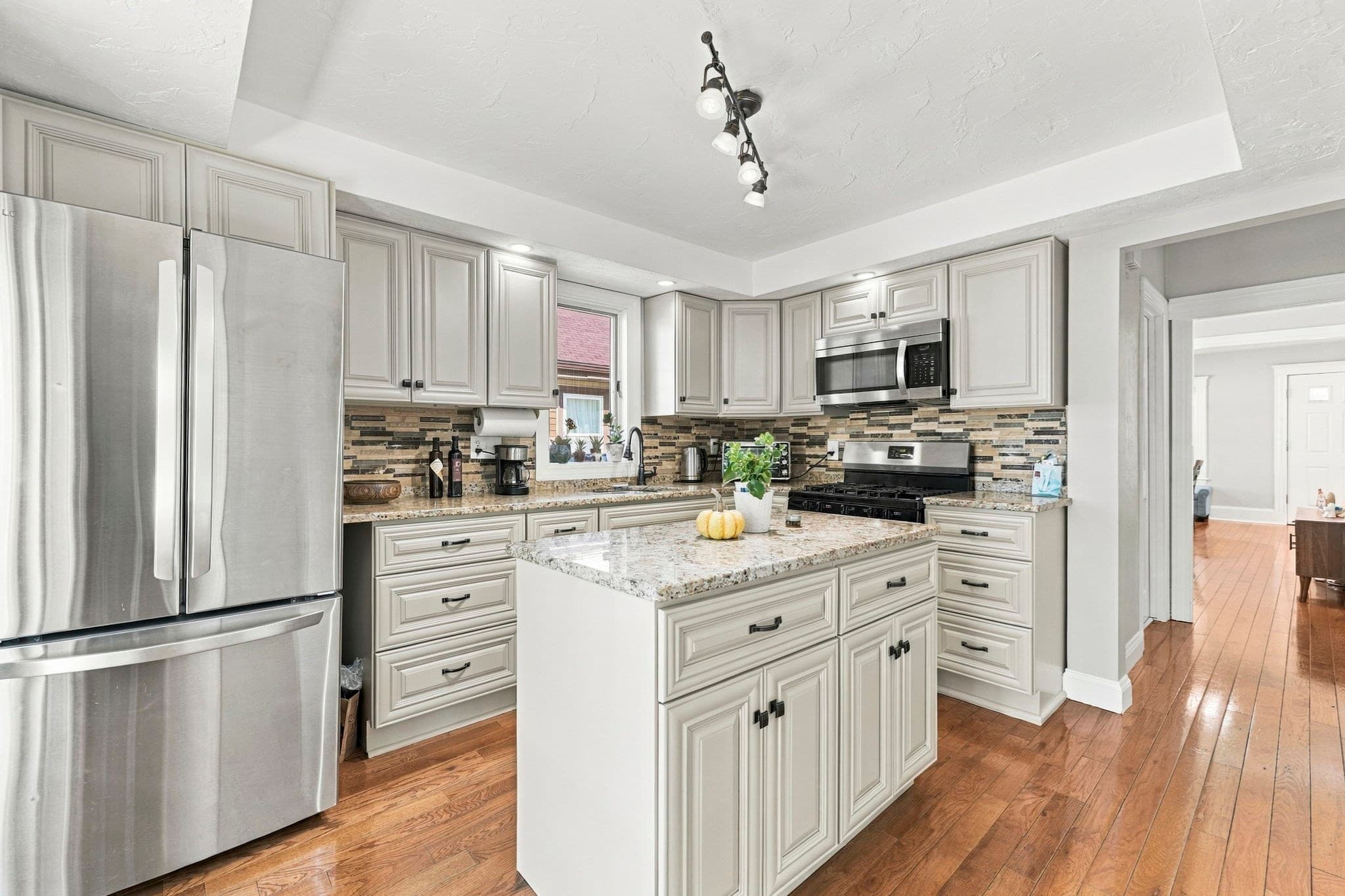 Single Family Residence at 34 Baxter Ave, Quincy MA 02169, Quincy, photo 4 of 16