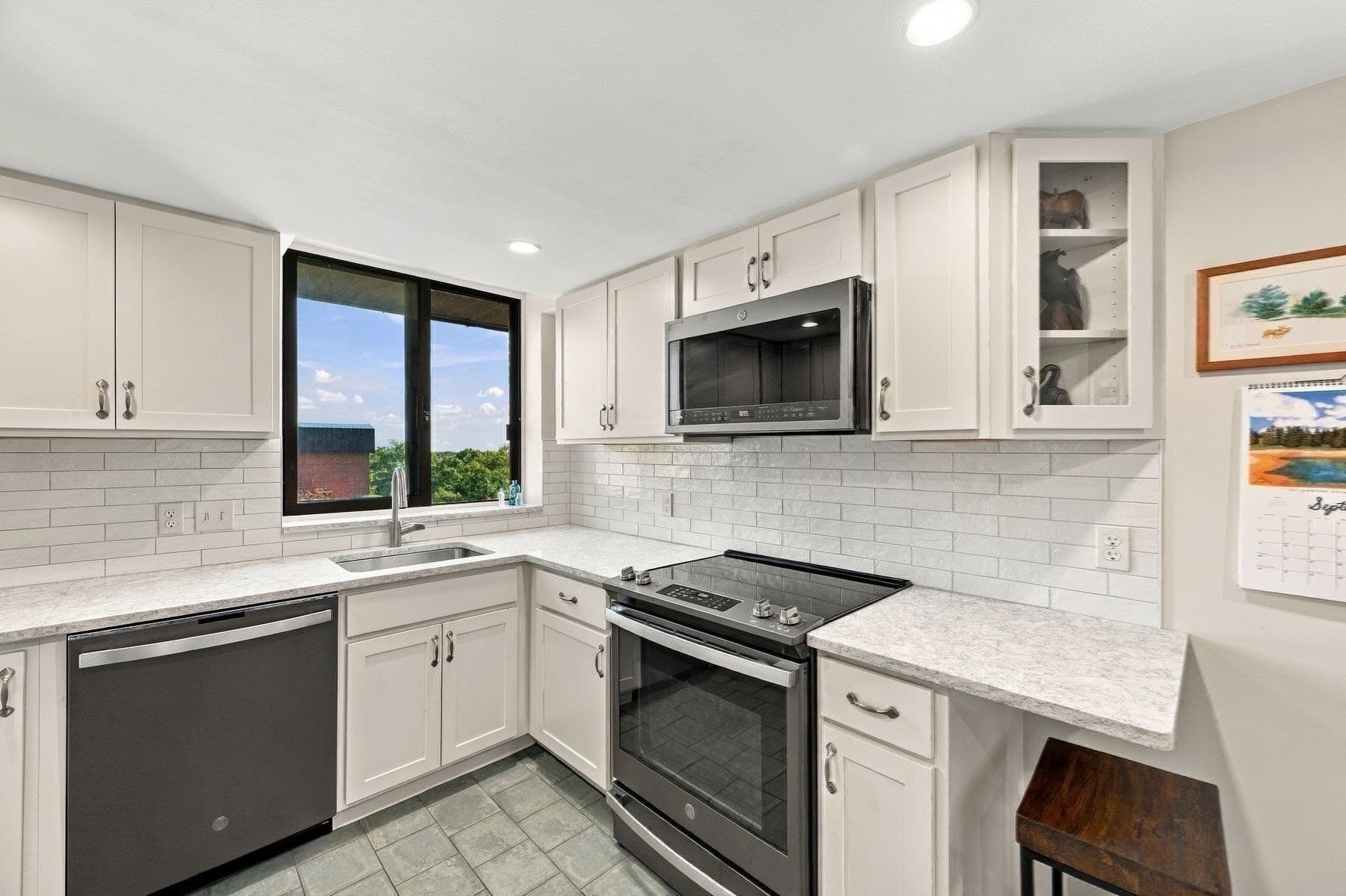 Condominium at 406 Paradise Road # 3H, Swampscott MA 01907, Swampscott, photo 16 of 42
