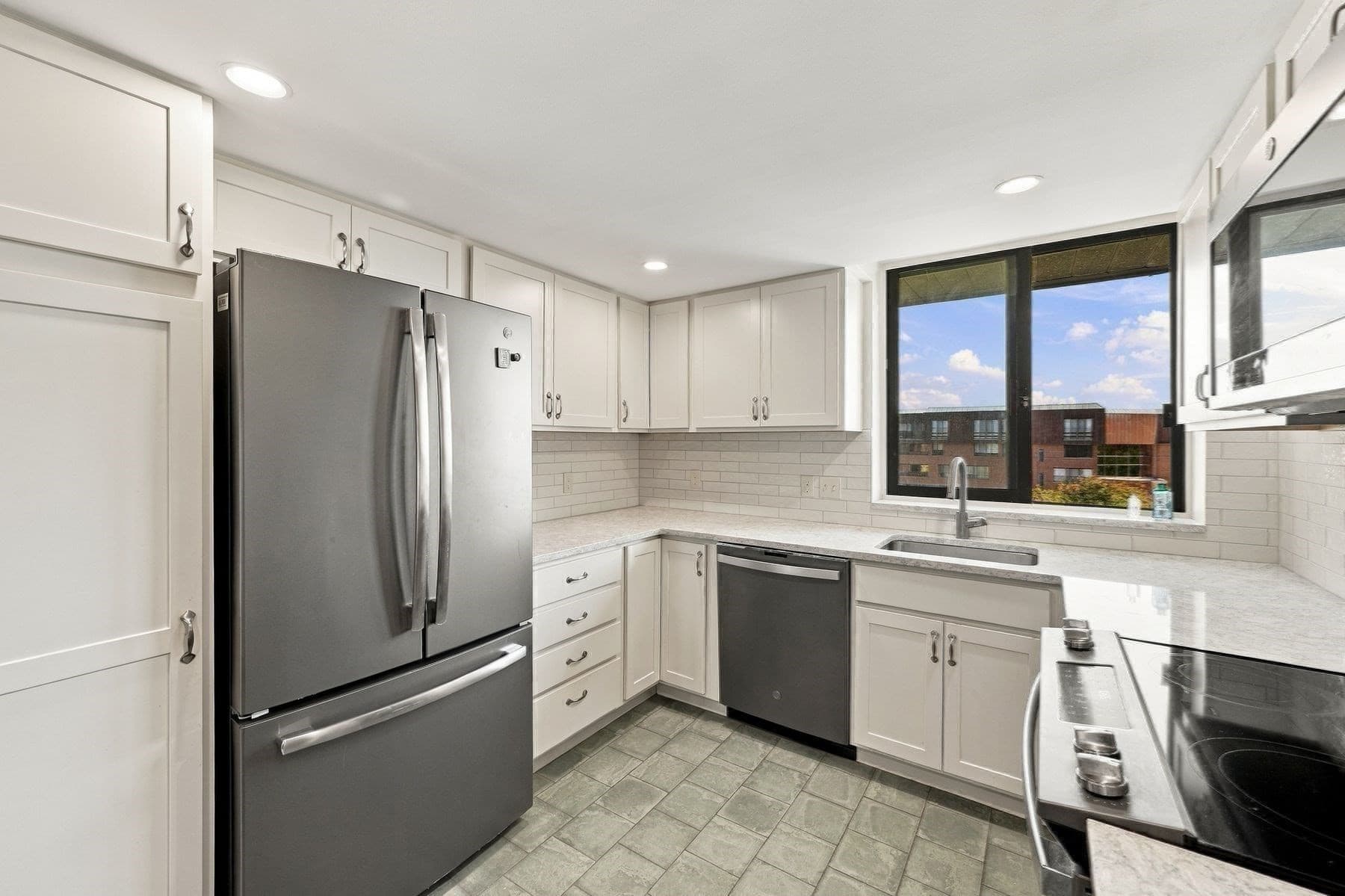 Condominium at 406 Paradise Road # 3H, Swampscott MA 01907, Swampscott, photo 15 of 42
