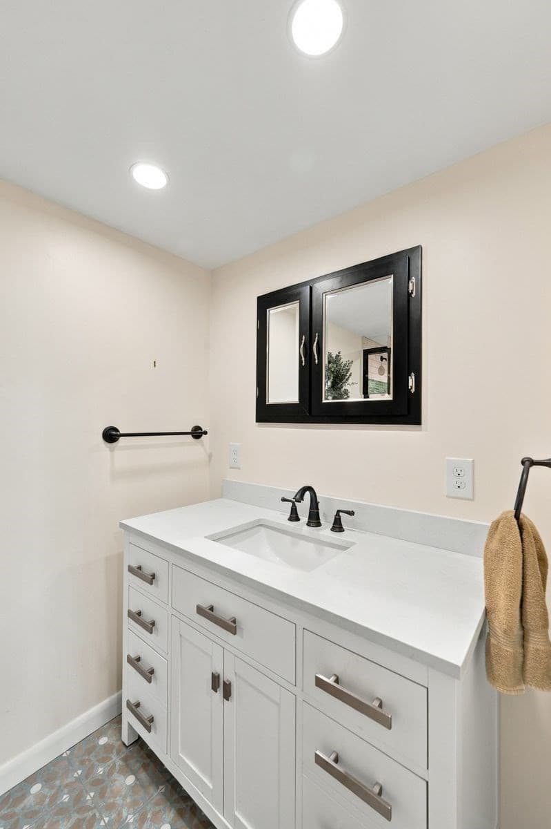 Condominium at 406 Paradise Road # 3H, Swampscott MA 01907, Swampscott, photo 25 of 42