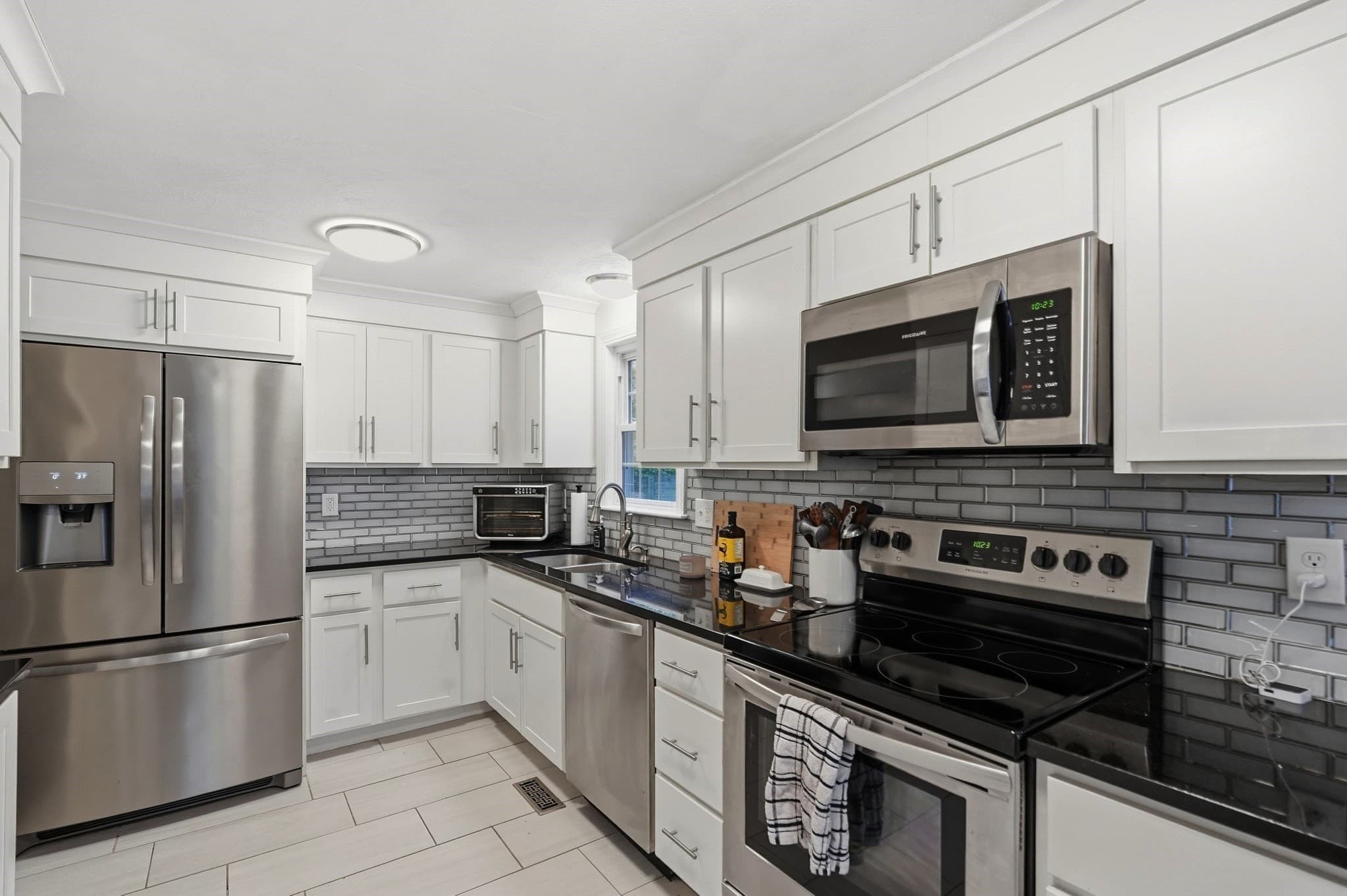 Single Family Residence at 547 Tremont St, Rehoboth MA 02769, Rehoboth, photo 11 of 42