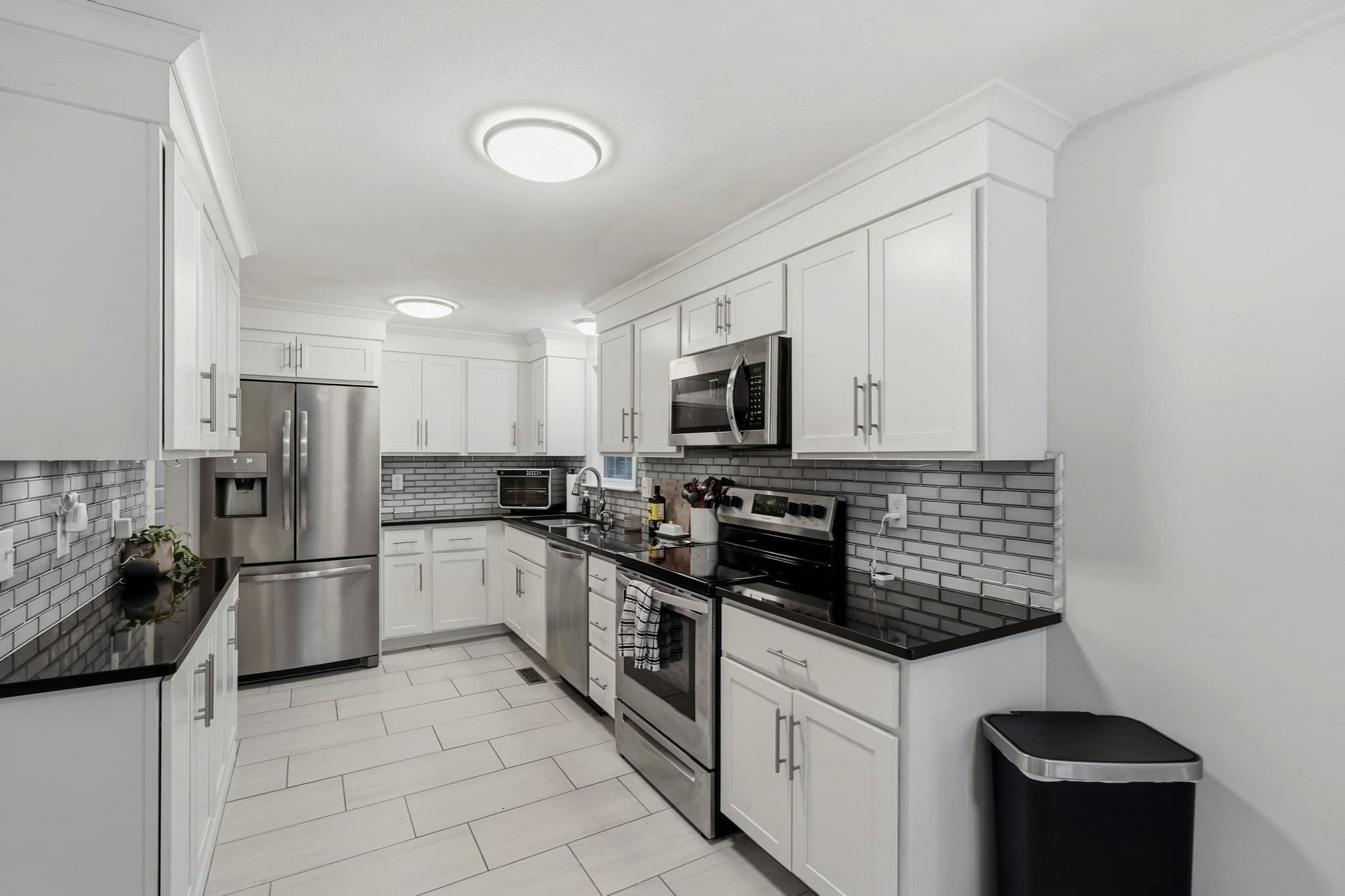 Single Family Residence at 547 Tremont St, Rehoboth MA 02769, Rehoboth, photo 8 of 42