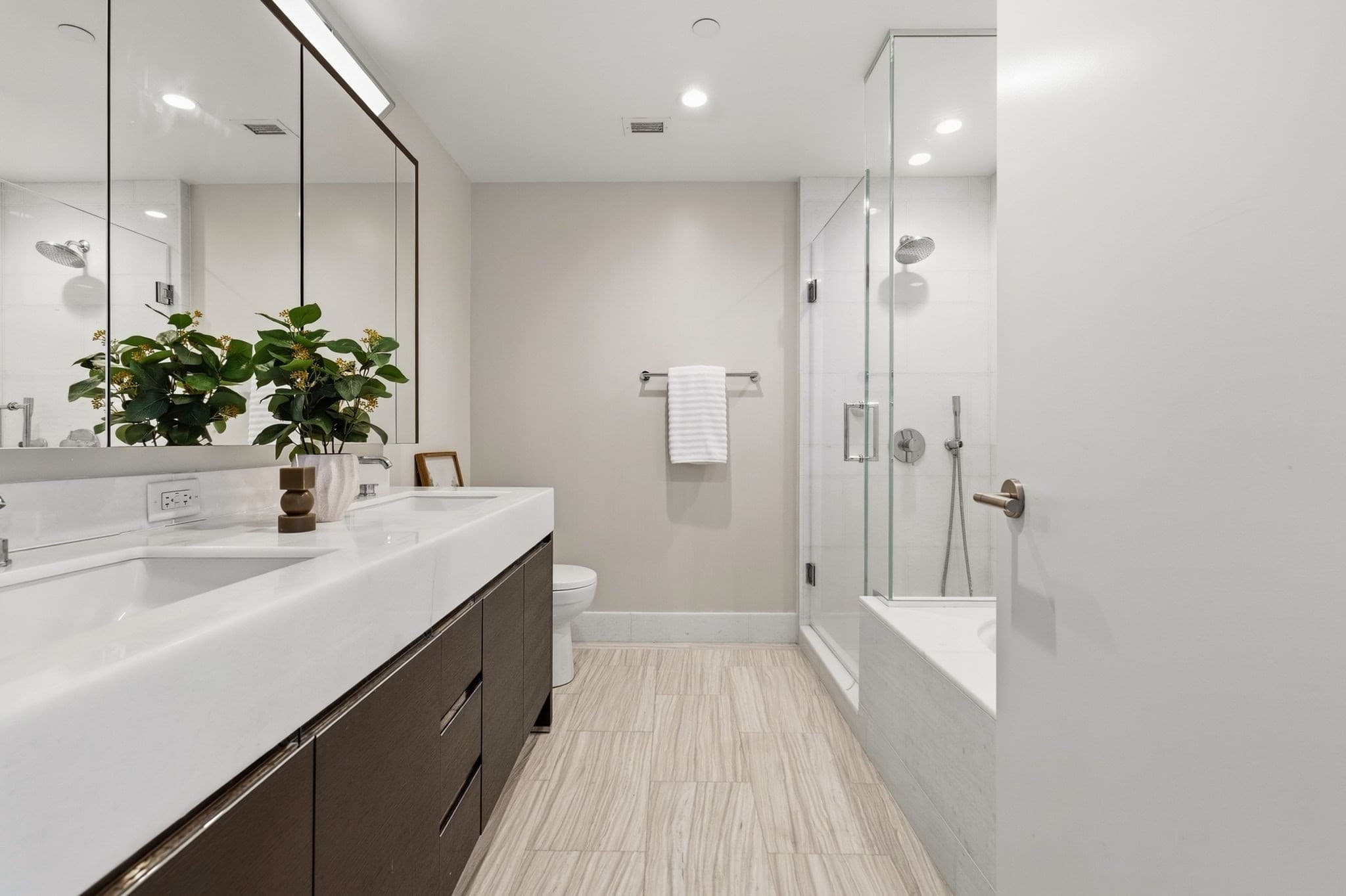 Condominium at 100 Lovejoy Wharf, Boston MA 02114, Boston, photo 14 of 19