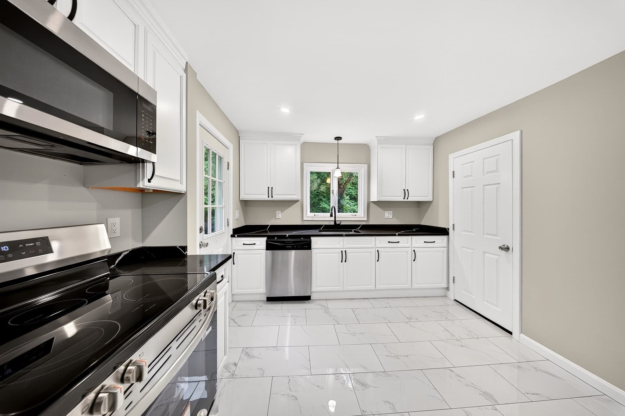 Single Family Residence at 142 May St, North Attleboro MA 02760, North Attleboro, photo 7 of 27