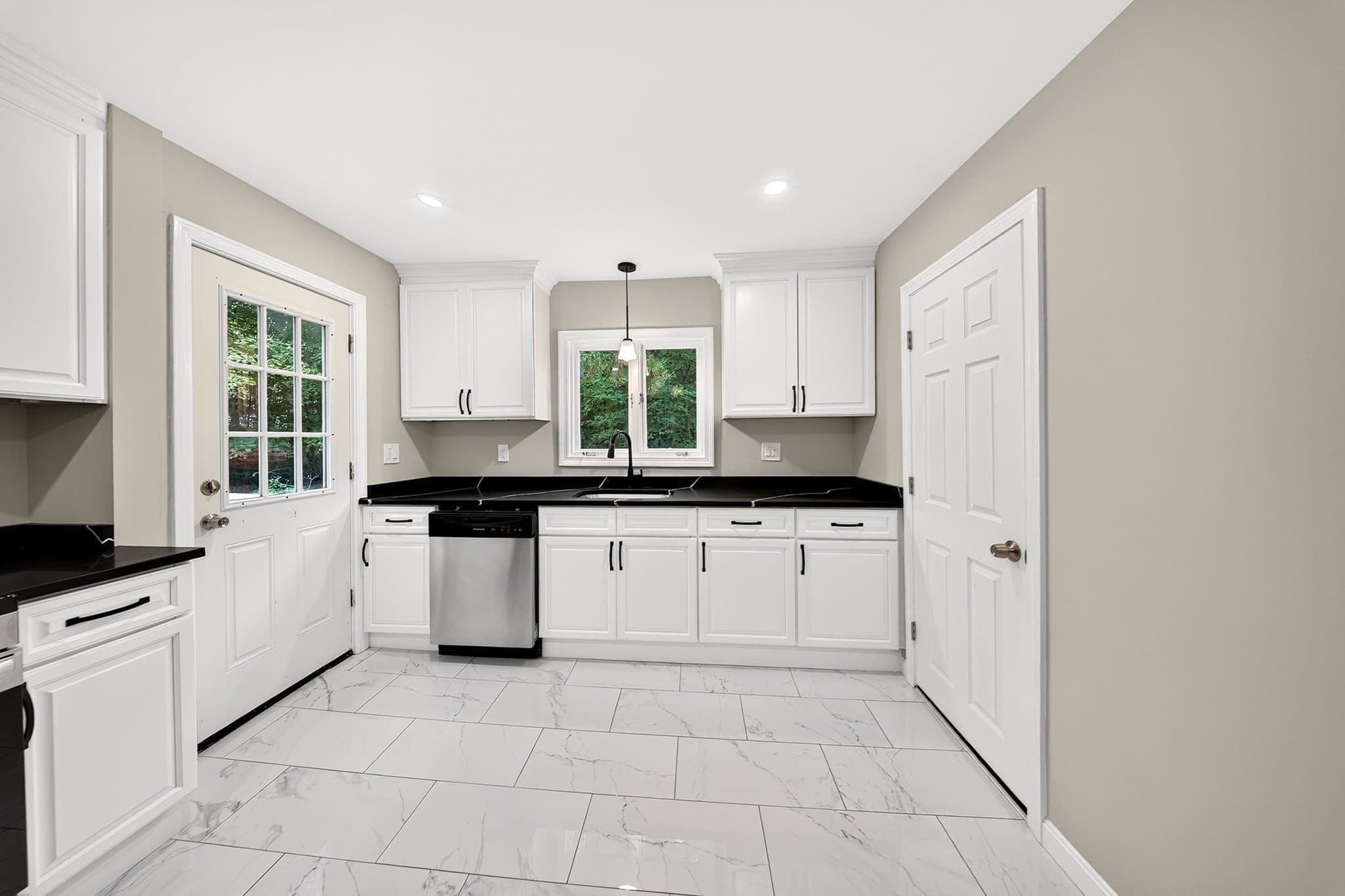 Single Family Residence at 142 May St, North Attleboro MA 02760, North Attleboro, photo 3 of 27