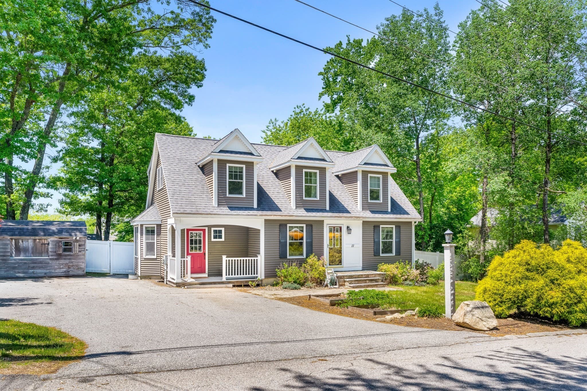 11 Woodbury Rd, Billerica MA 01821