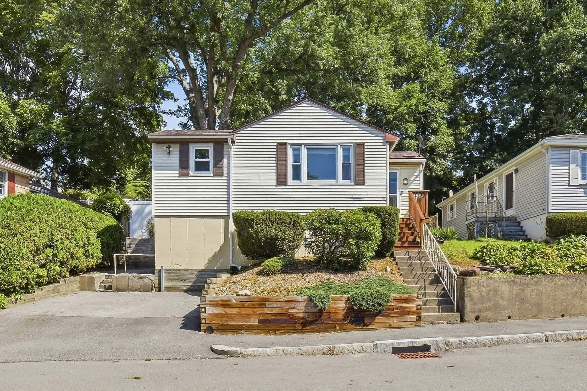 19 Harold St, Worcester MA 01604