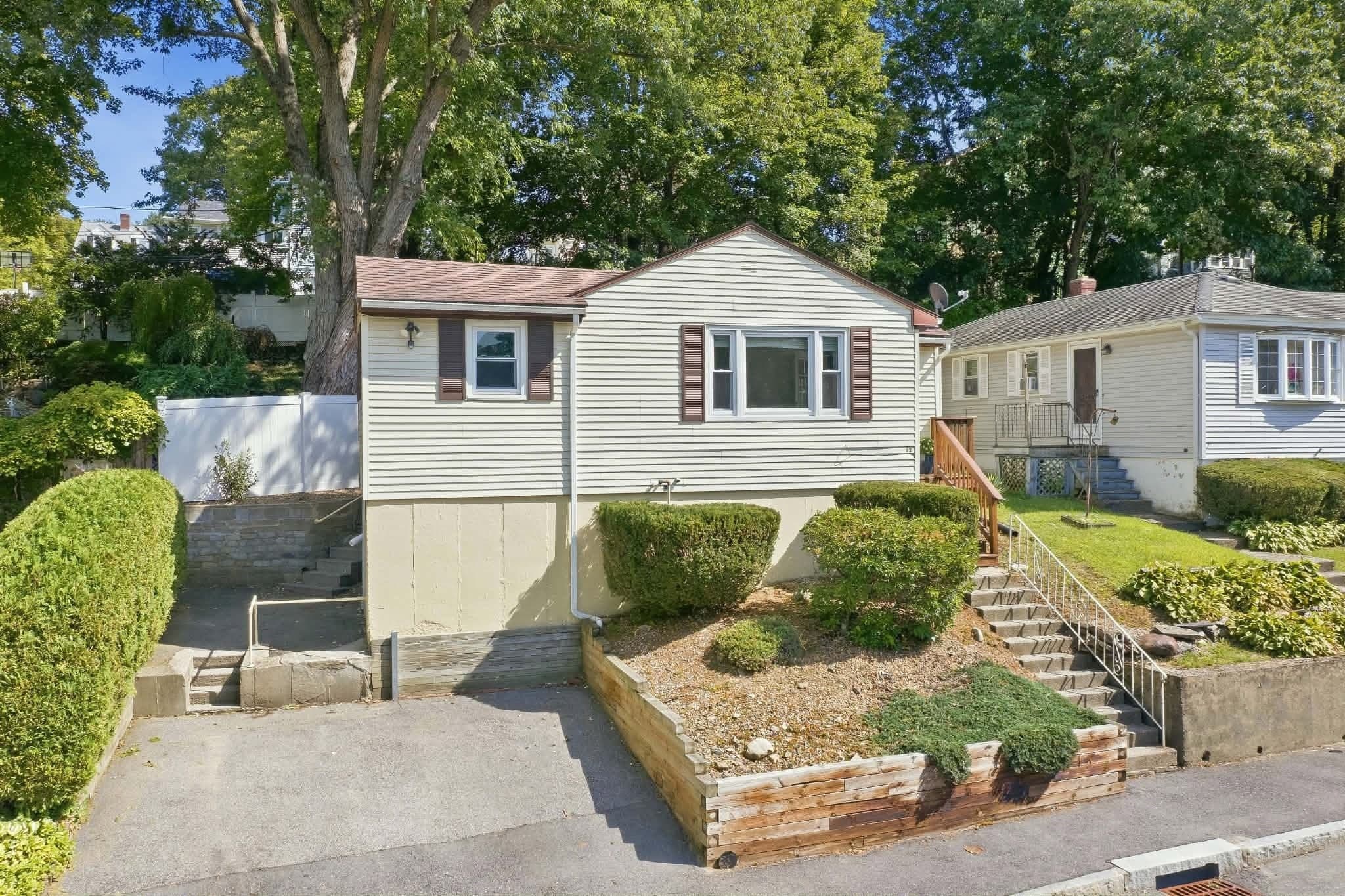Single Family Residence at 19 Harold St, Worcester MA 01604, Worcester, photo 24 of 28