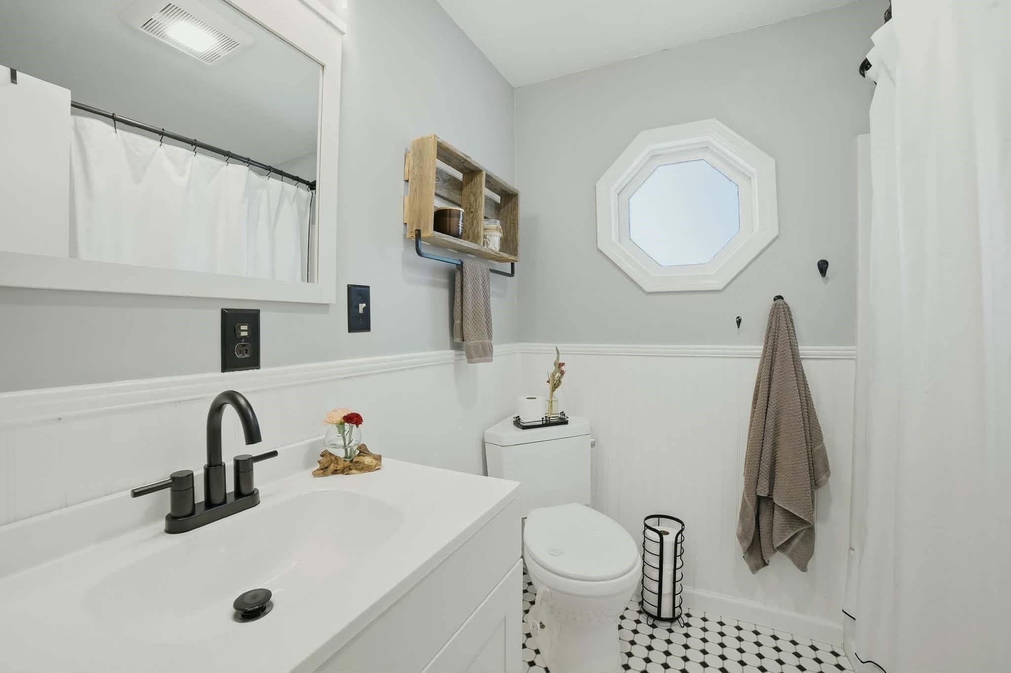 Single Family Residence at 19 Harold St, Worcester MA 01604, Worcester, photo 11 of 28