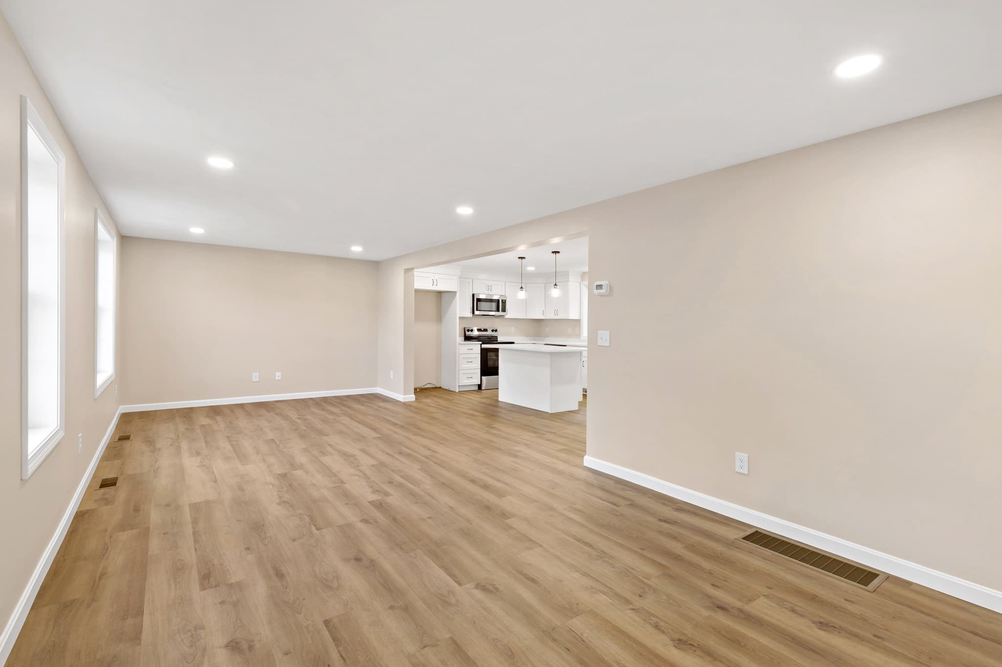Single Family Residence at 4 Lady Bug Ln, Plymouth MA 02360, Plymouth, photo 7 of 29