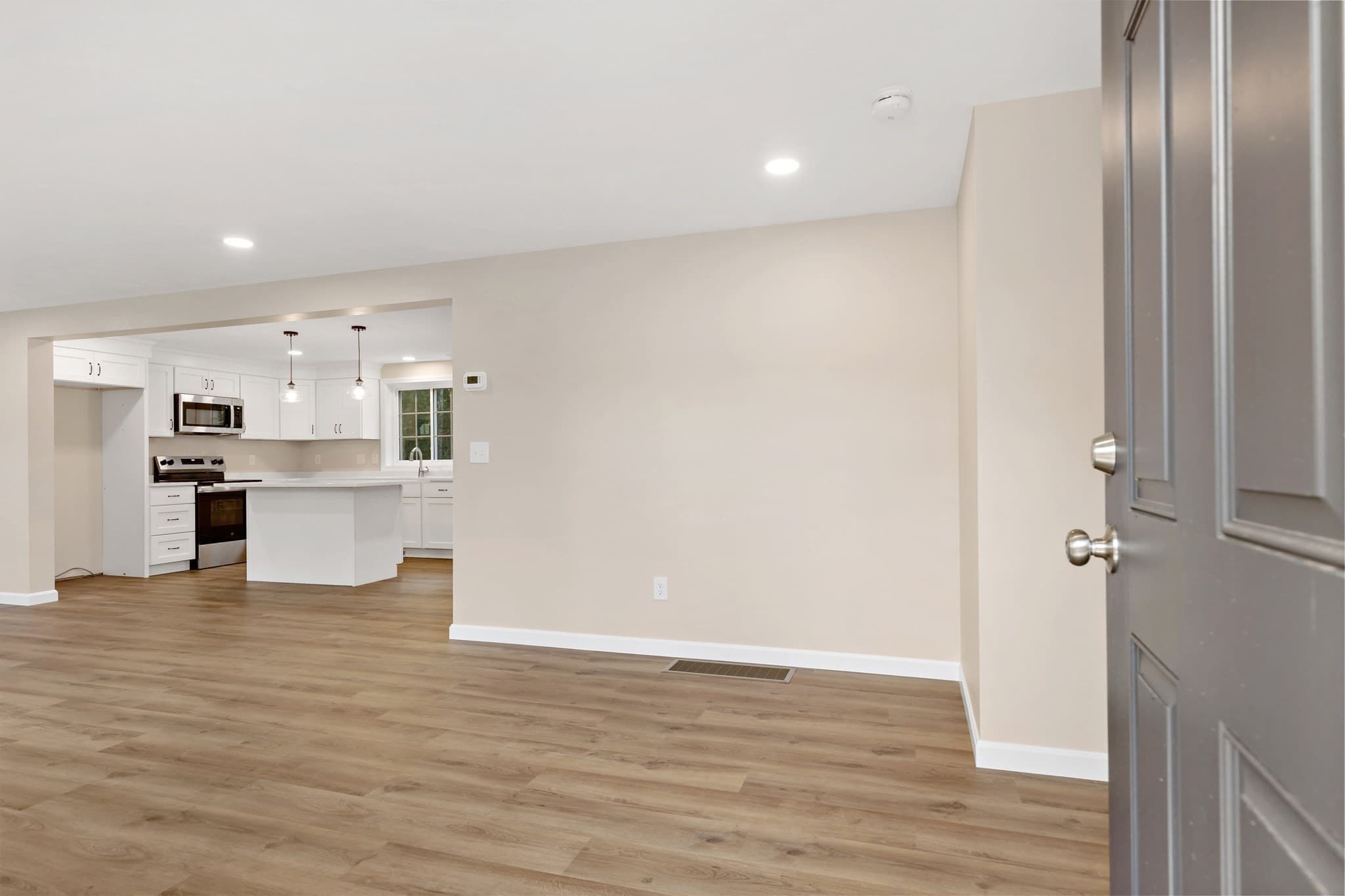 Single Family Residence at 4 Lady Bug Ln, Plymouth MA 02360, Plymouth, photo 4 of 29