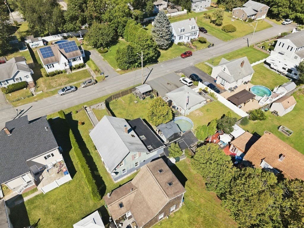 Single Family Residence at 950 Glen St, New Bedford MA 02745, New Bedford, photo 13 of 34