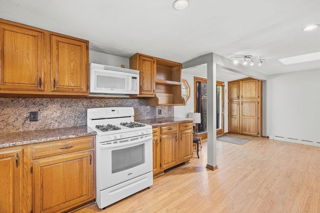 Single Family Residence at 950 Glen St, New Bedford MA 02745, New Bedford, photo 26 of 34