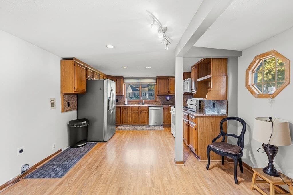 Single Family Residence at 950 Glen St, New Bedford MA 02745, New Bedford, photo 22 of 34