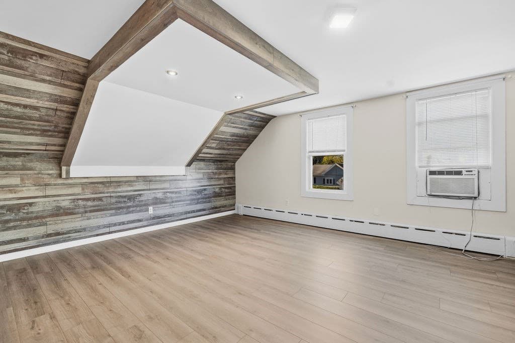 Single Family Residence at 950 Glen St, New Bedford MA 02745, New Bedford, photo 3 of 34
