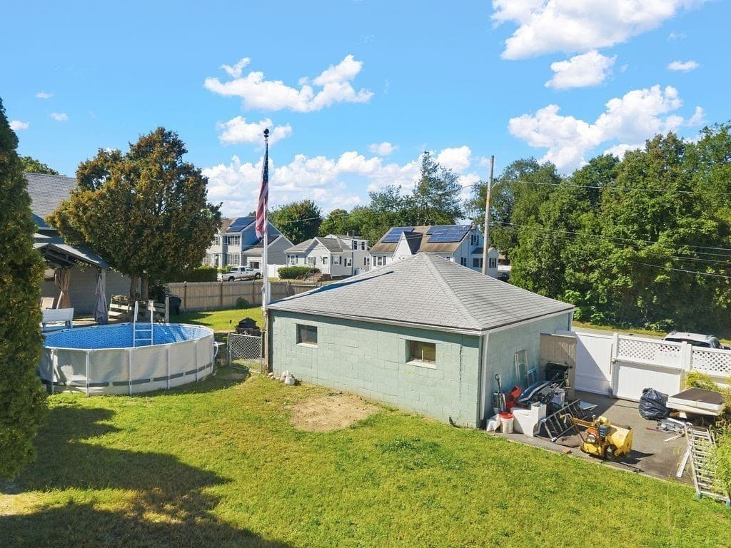 Single Family Residence at 950 Glen St, New Bedford MA 02745, New Bedford, photo 10 of 34