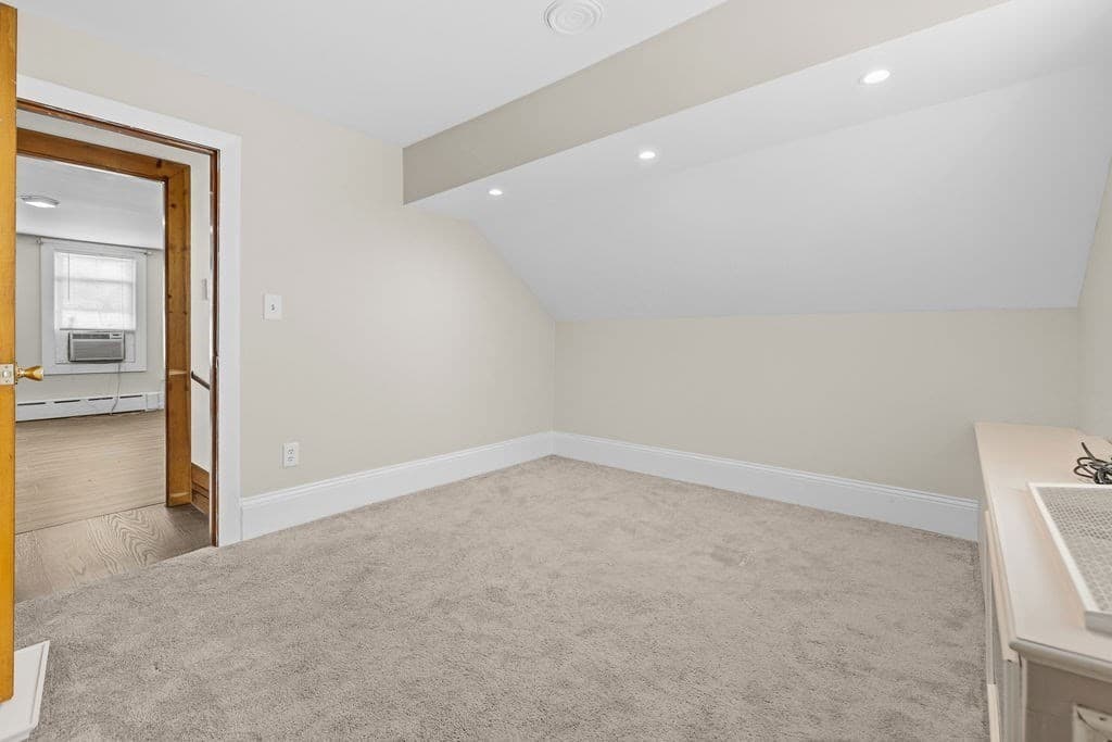 Single Family Residence at 950 Glen St, New Bedford MA 02745, New Bedford, photo 33 of 34