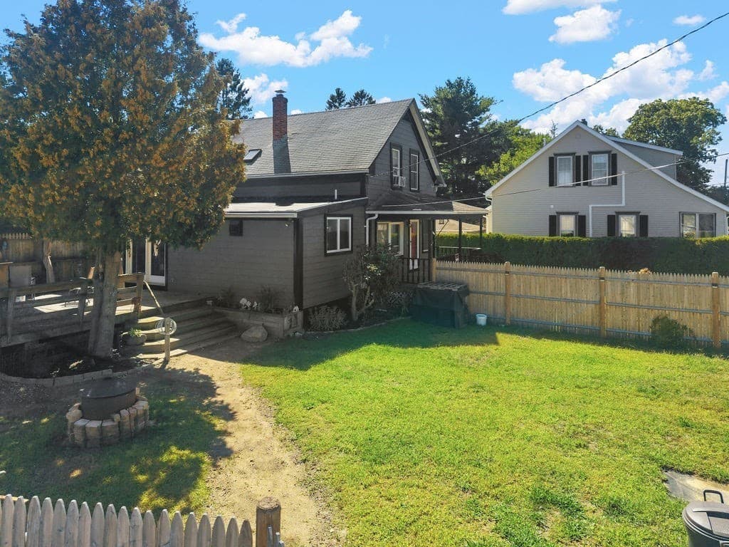 Single Family Residence at 950 Glen St, New Bedford MA 02745, New Bedford, photo 14 of 34