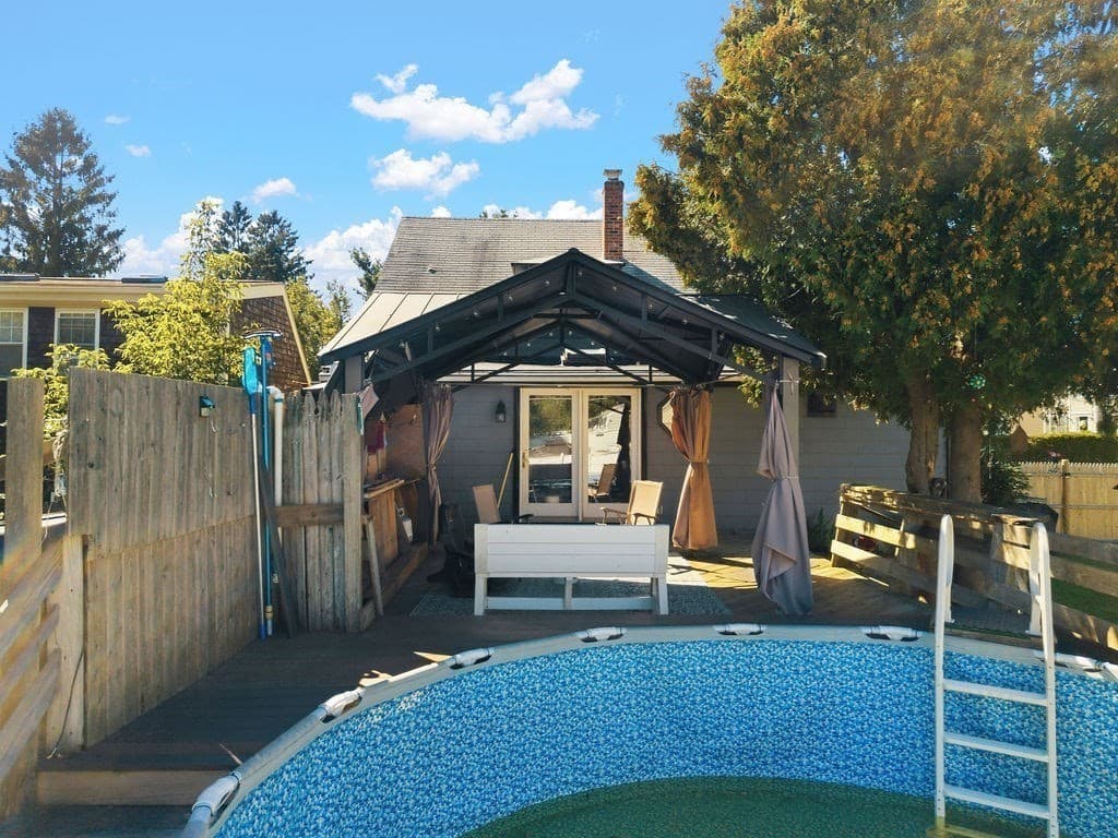 Single Family Residence at 950 Glen St, New Bedford MA 02745, New Bedford, photo 11 of 34