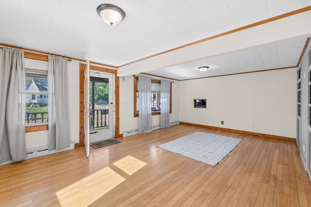 Single Family Residence at 950 Glen St, New Bedford MA 02745, New Bedford, photo 19 of 34