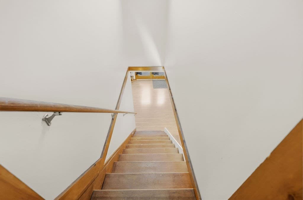 Single Family Residence at 950 Glen St, New Bedford MA 02745, New Bedford, photo 31 of 34