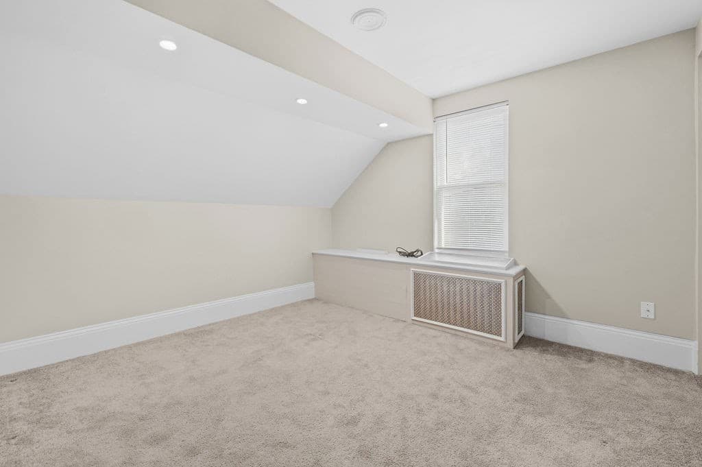 Single Family Residence at 950 Glen St, New Bedford MA 02745, New Bedford, photo 29 of 34