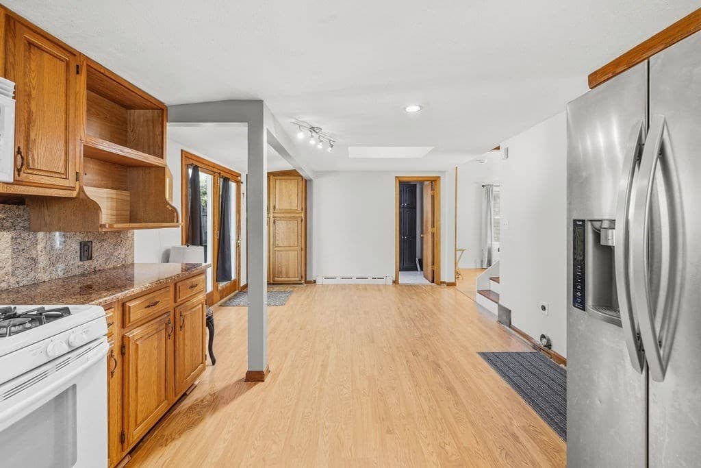 Single Family Residence at 950 Glen St, New Bedford MA 02745, New Bedford, photo 25 of 34