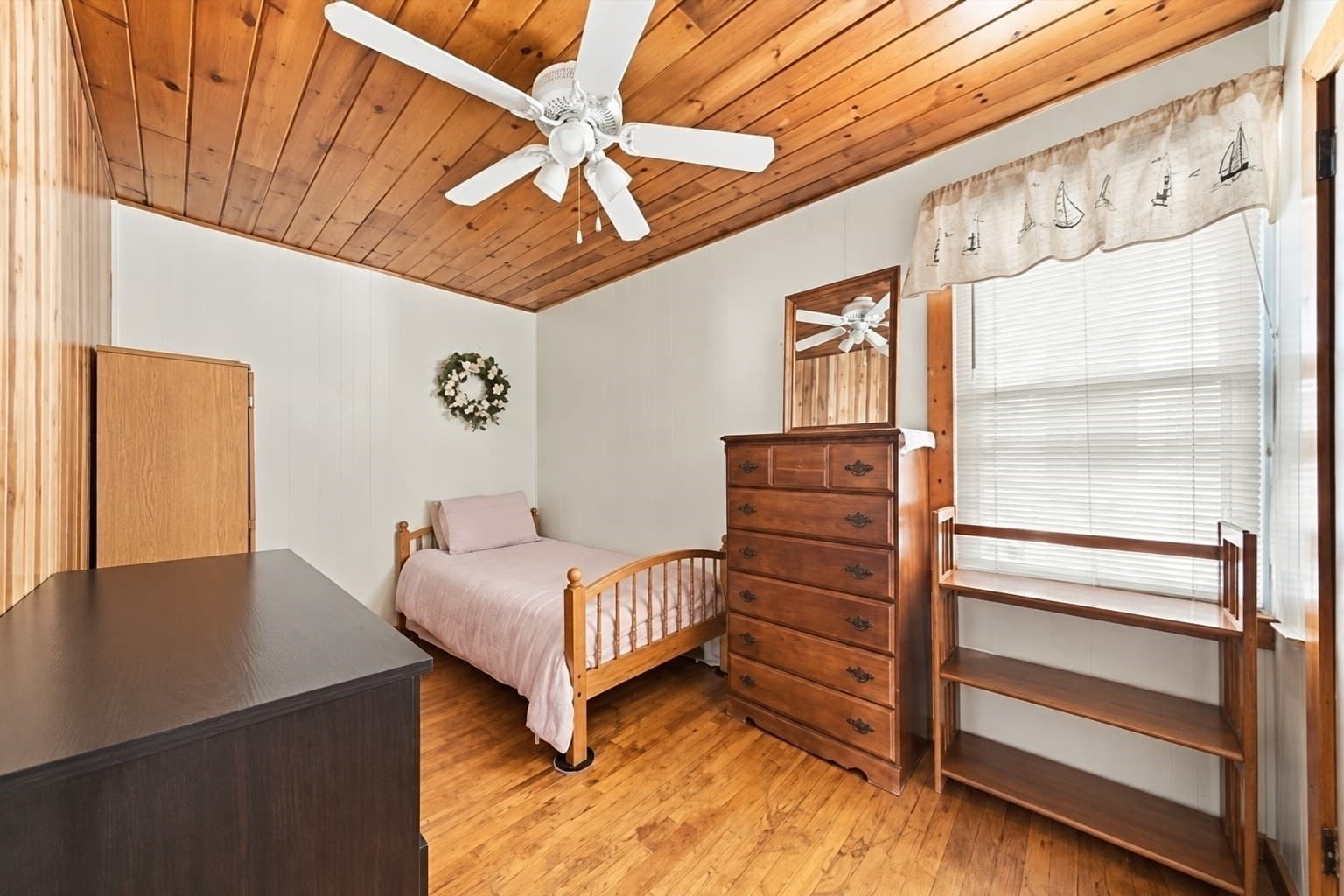 Single Family Residence at 326 Cedar St, New Bedford MA 02740, New Bedford, photo 13 of 28