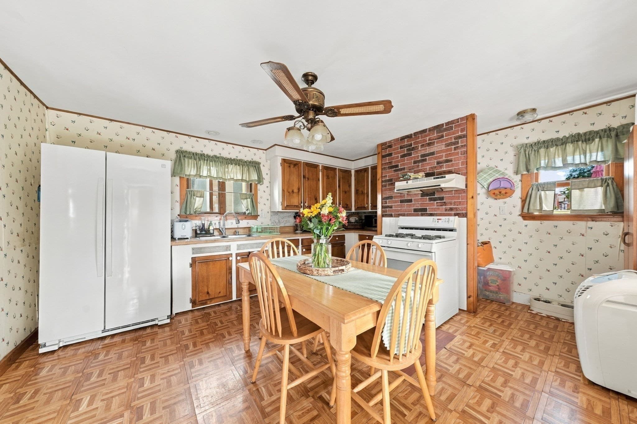 Single Family Residence at 326 Cedar St, New Bedford MA 02740, New Bedford, photo 14 of 28