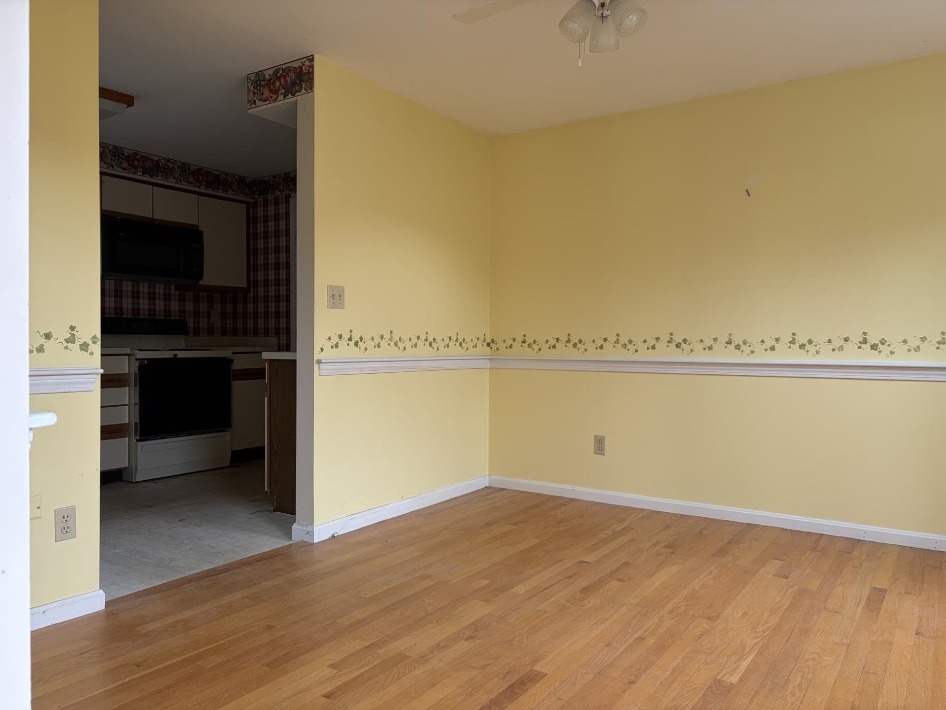 Condominium at 163 Whittier Meadows Drive # 163, Amesbury MA 01913, Amesbury, photo 7 of 20