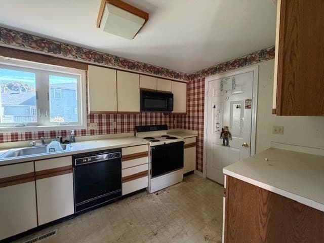 Condominium at 163 Whittier Meadows Drive # 163, Amesbury MA 01913, Amesbury, photo 8 of 20