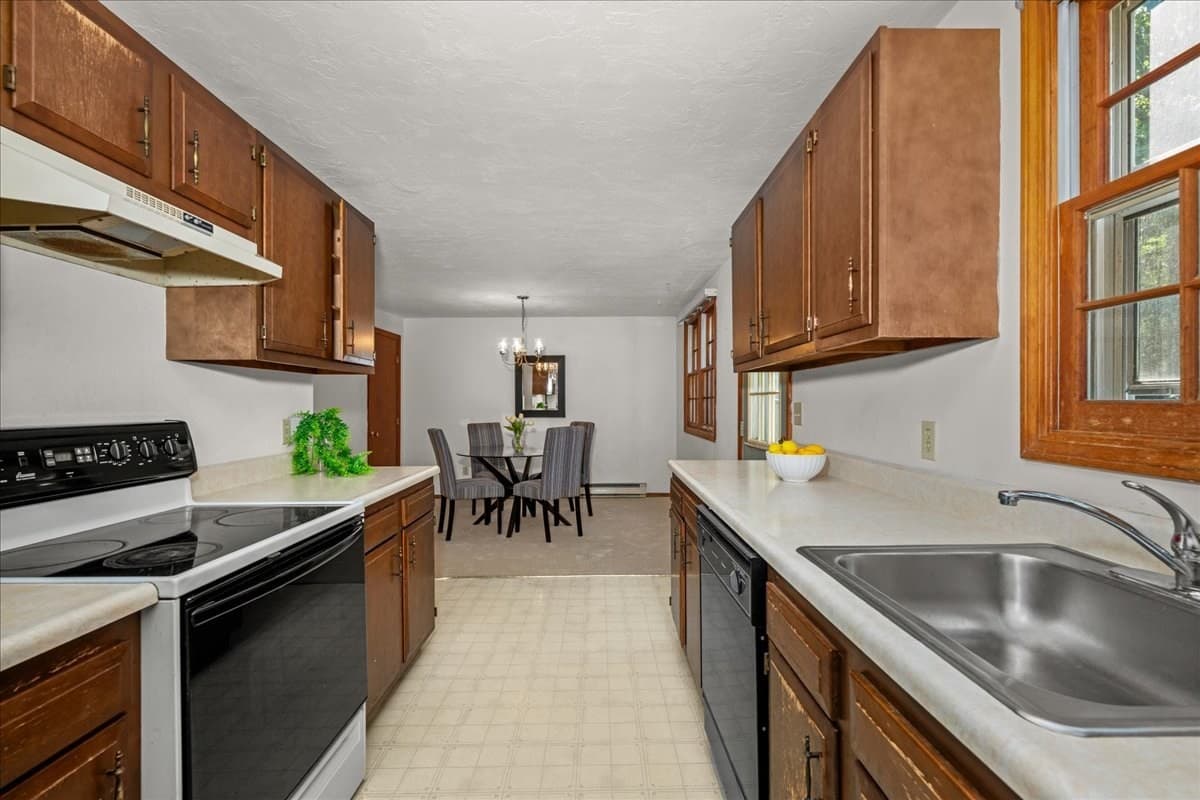 Condominium at 40 Lexington Road # 40, Millbury MA 01527, Millbury, photo 7 of 31