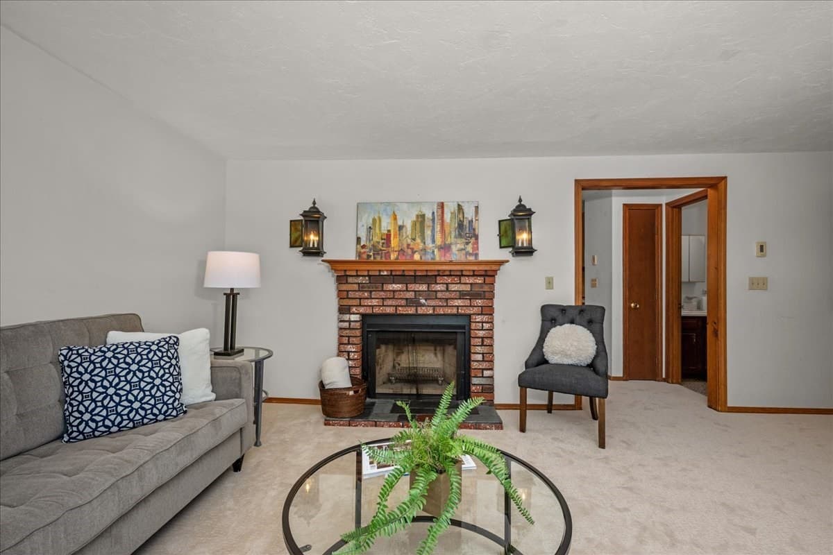 Condominium at 40 Lexington Road # 40, Millbury MA 01527, Millbury, photo 3 of 31