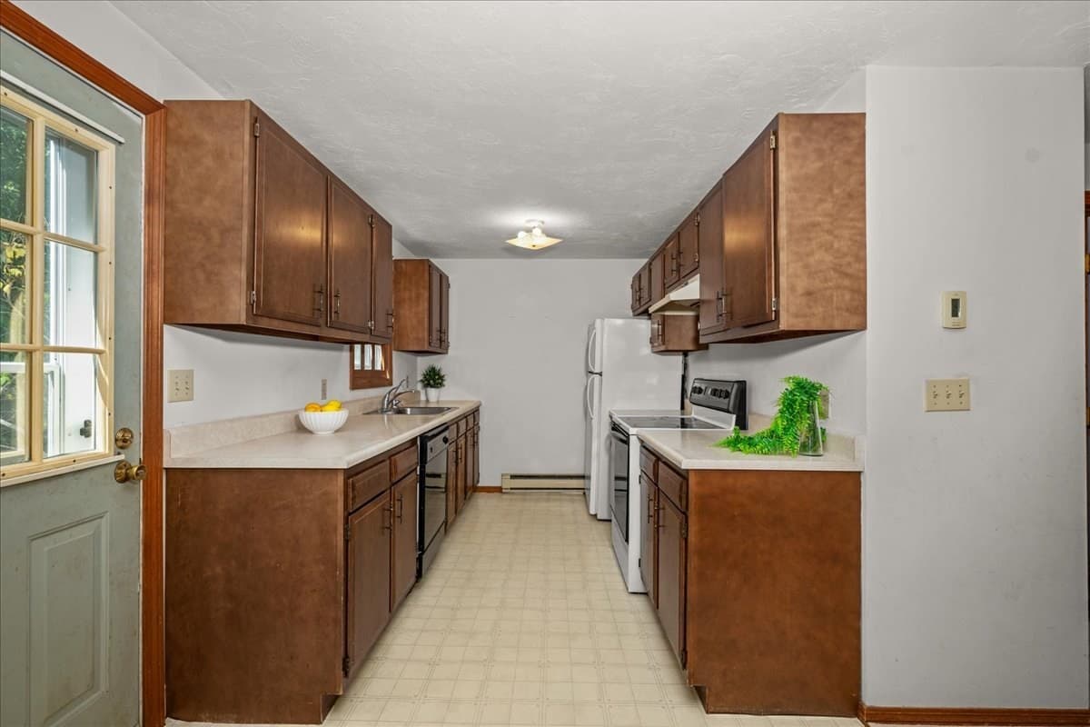 Condominium at 40 Lexington Road # 40, Millbury MA 01527, Millbury, photo 9 of 31