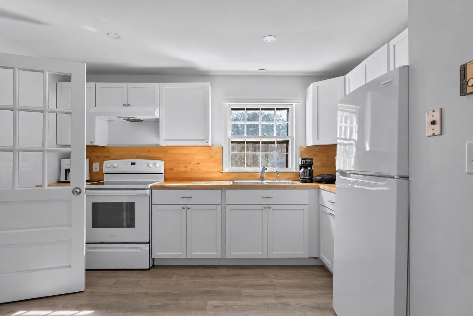 Single Family Residence at 234 County Road, Oak Bluffs MA 02557, photo 7 of 12
