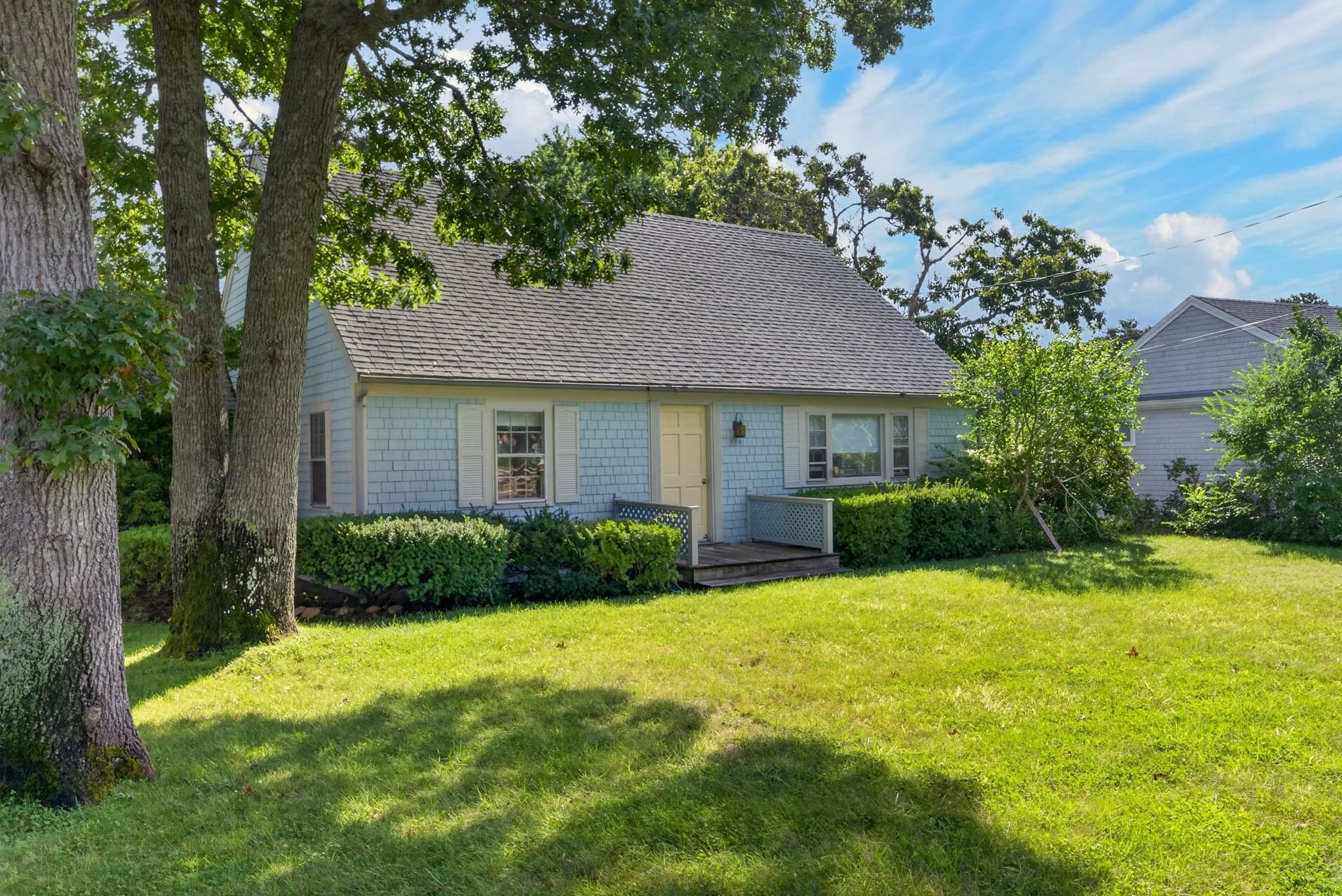 234 County Road, Oak Bluffs MA 02557