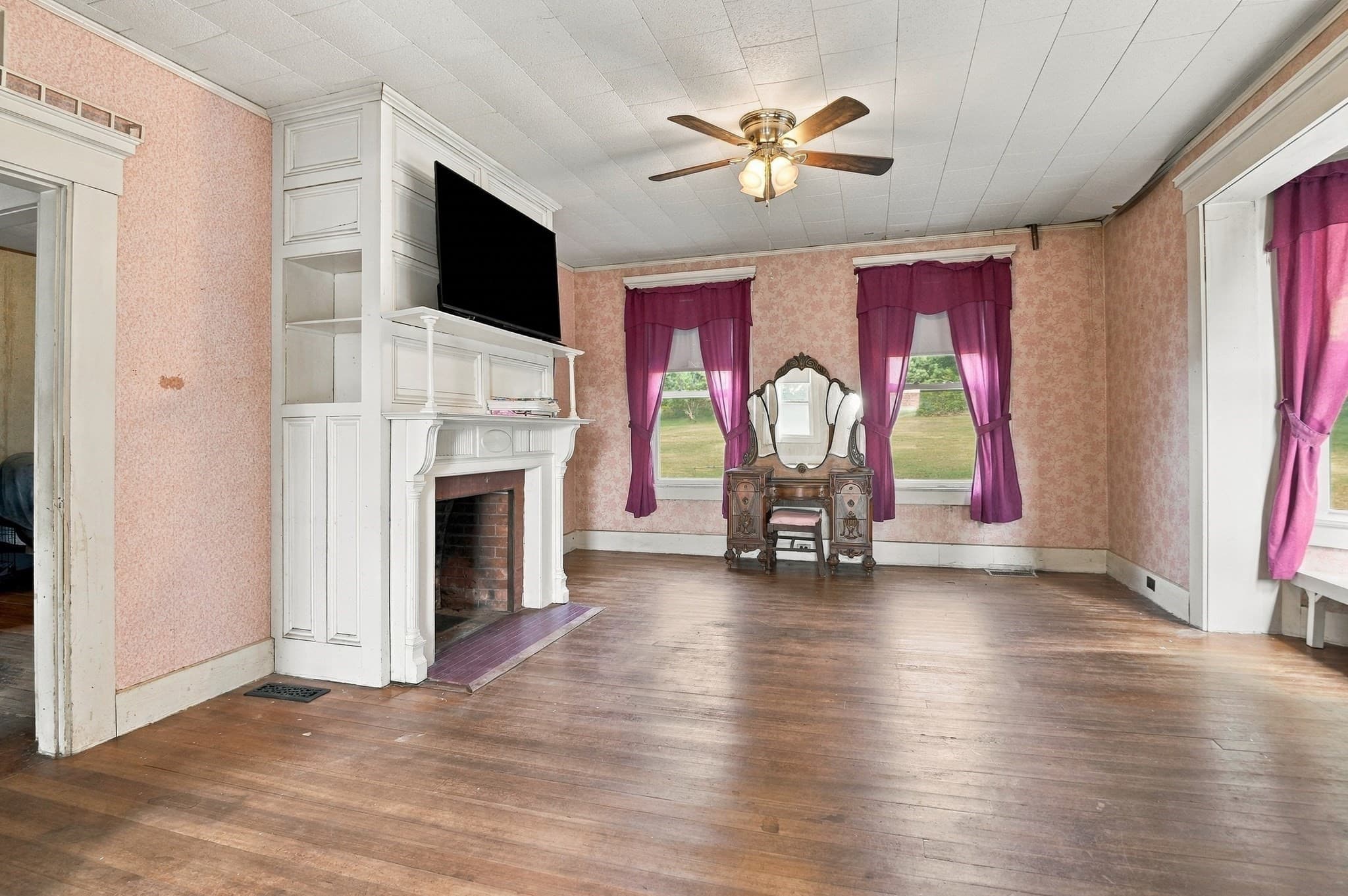 Single Family Residence at 307 Upper Church Street, Hardwick MA 01031, photo 10 of 41