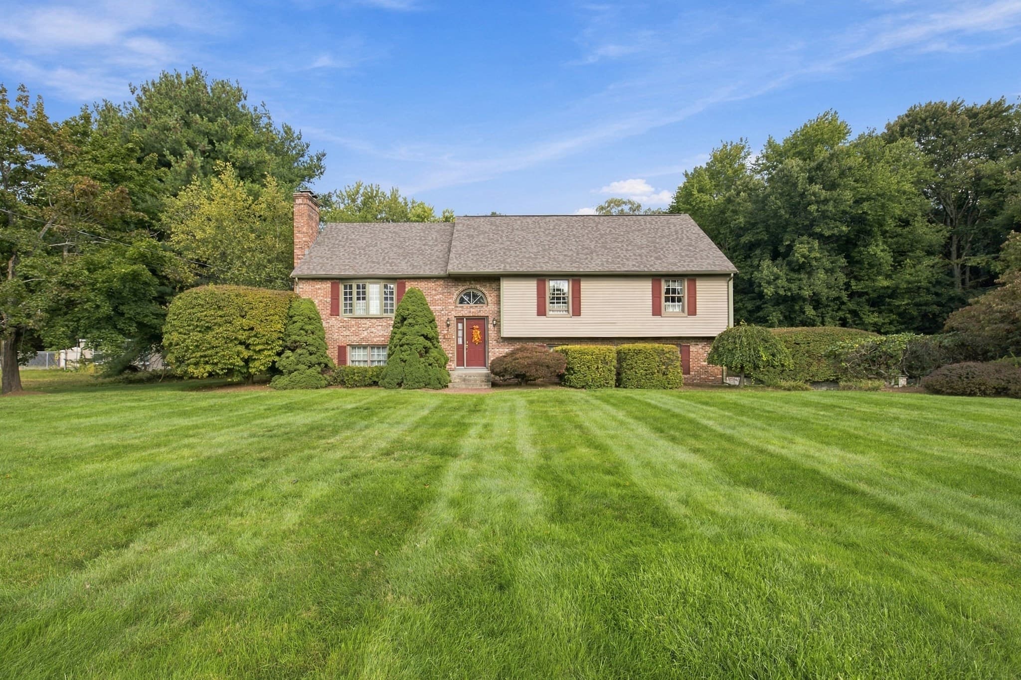 Single Family Residence at 423 Buxton Street, North Smithfield RI 02896, North Smithfield, photo 2 of 42
