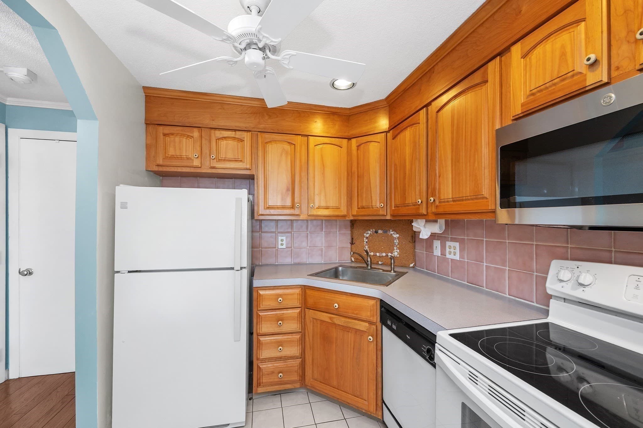 Condominium at 44 Lexington Ave # 42, Gloucester MA 01930, Gloucester, photo 5 of 29