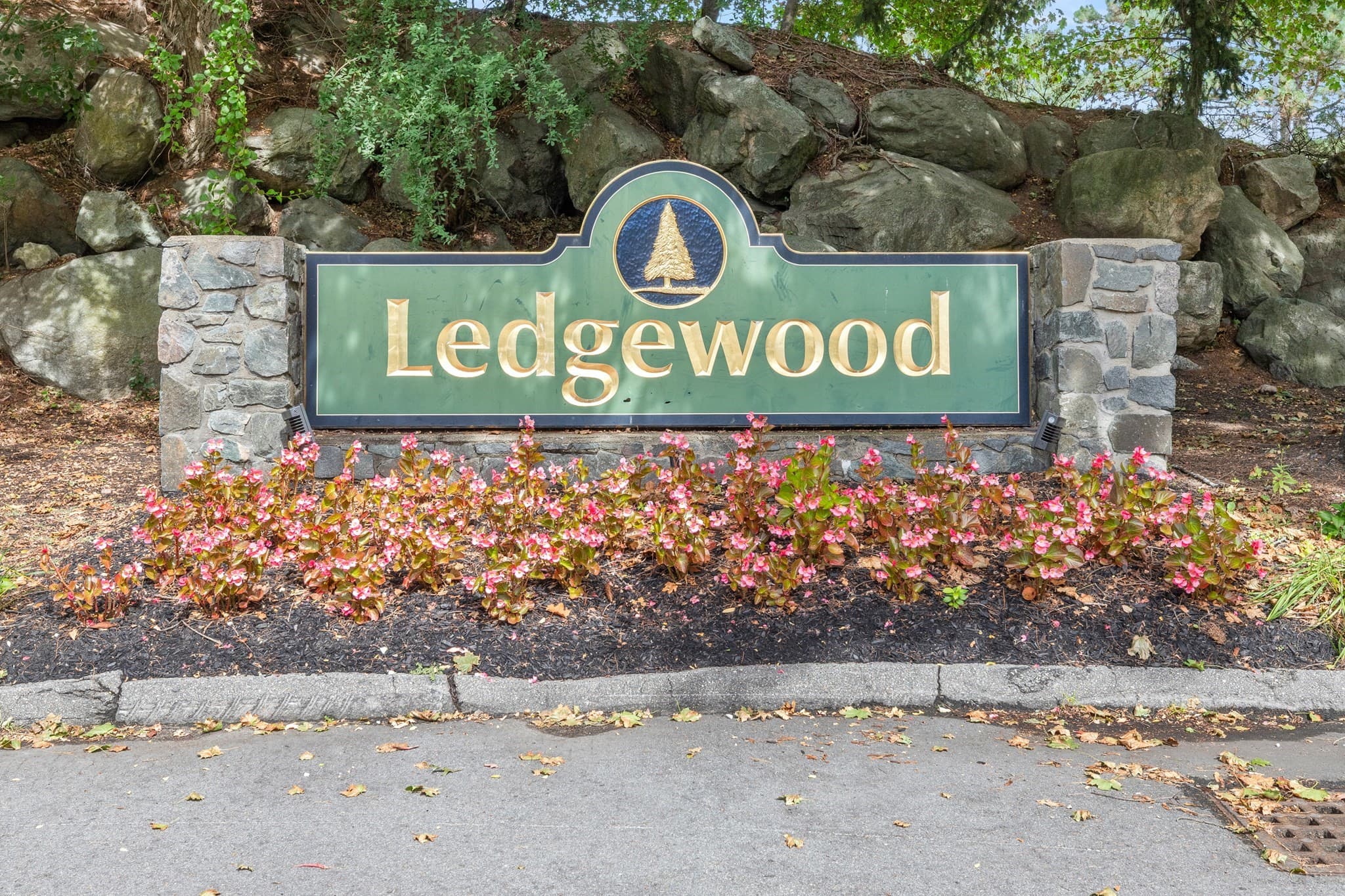 4 Ledgewood Way # 21, Peabody MA 01960