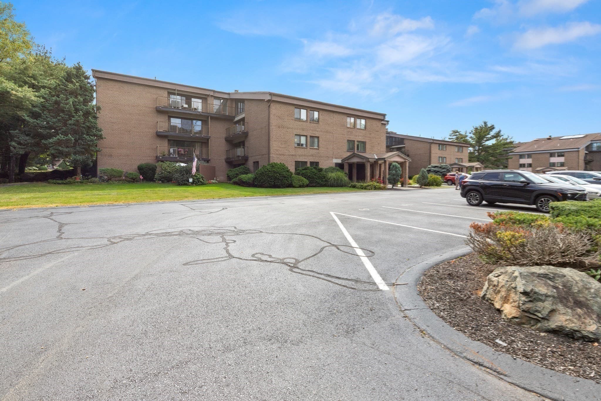 Condominium at 4 Ledgewood Way # 21, Peabody MA 01960, Peabody, photo 21 of 26