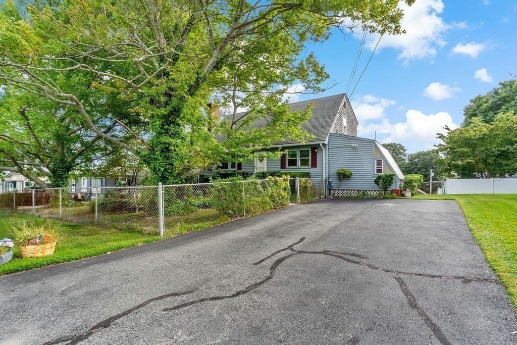 Single Family Residence at 7 Charlotte Dr, Bristol RI 02809, Bristol, photo 14 of 16