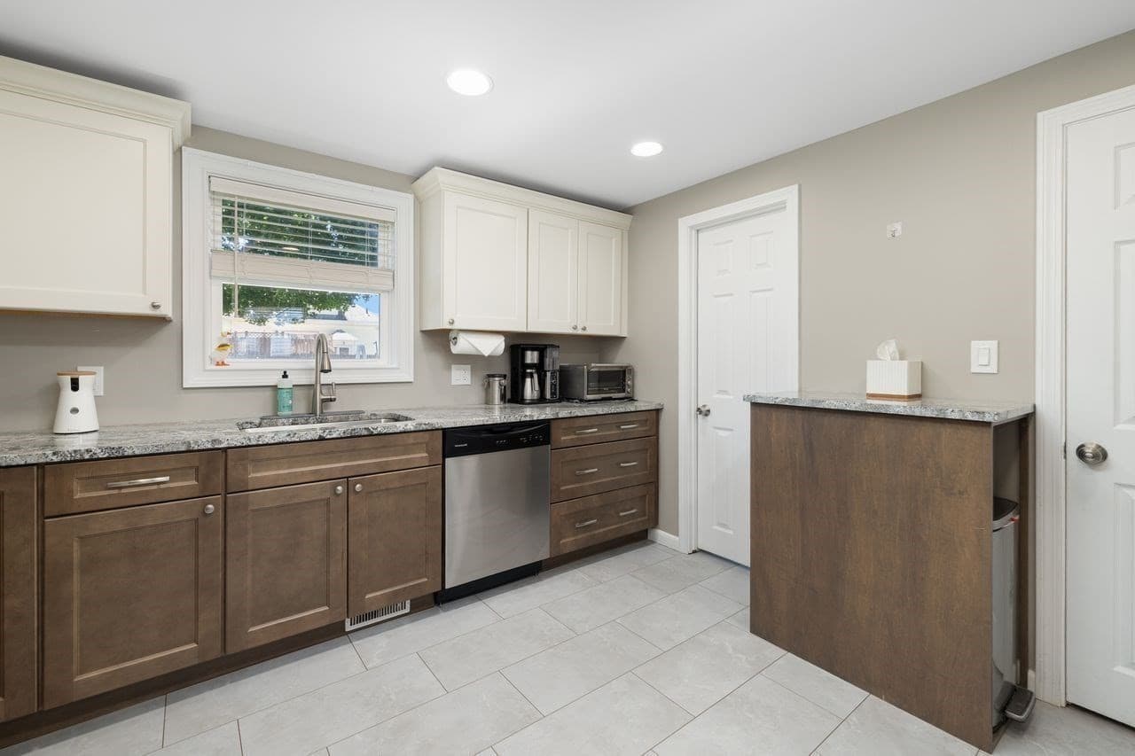 Single Family Residence at 14 Sibley, Attleboro MA 02703, Attleboro, photo 5 of 42