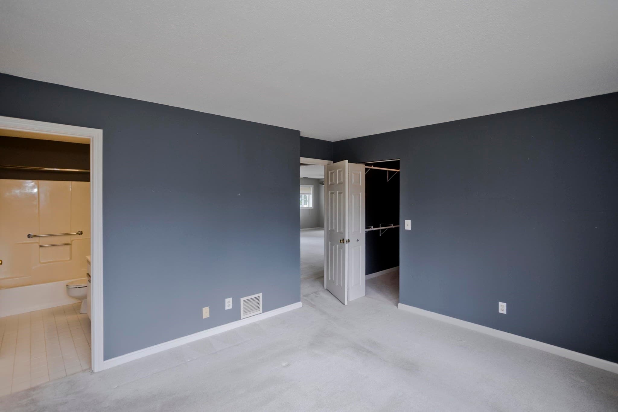 Condominium at 551 Nassau Dr # 551, Springfield MA 01129, Springfield, photo 14 of 19