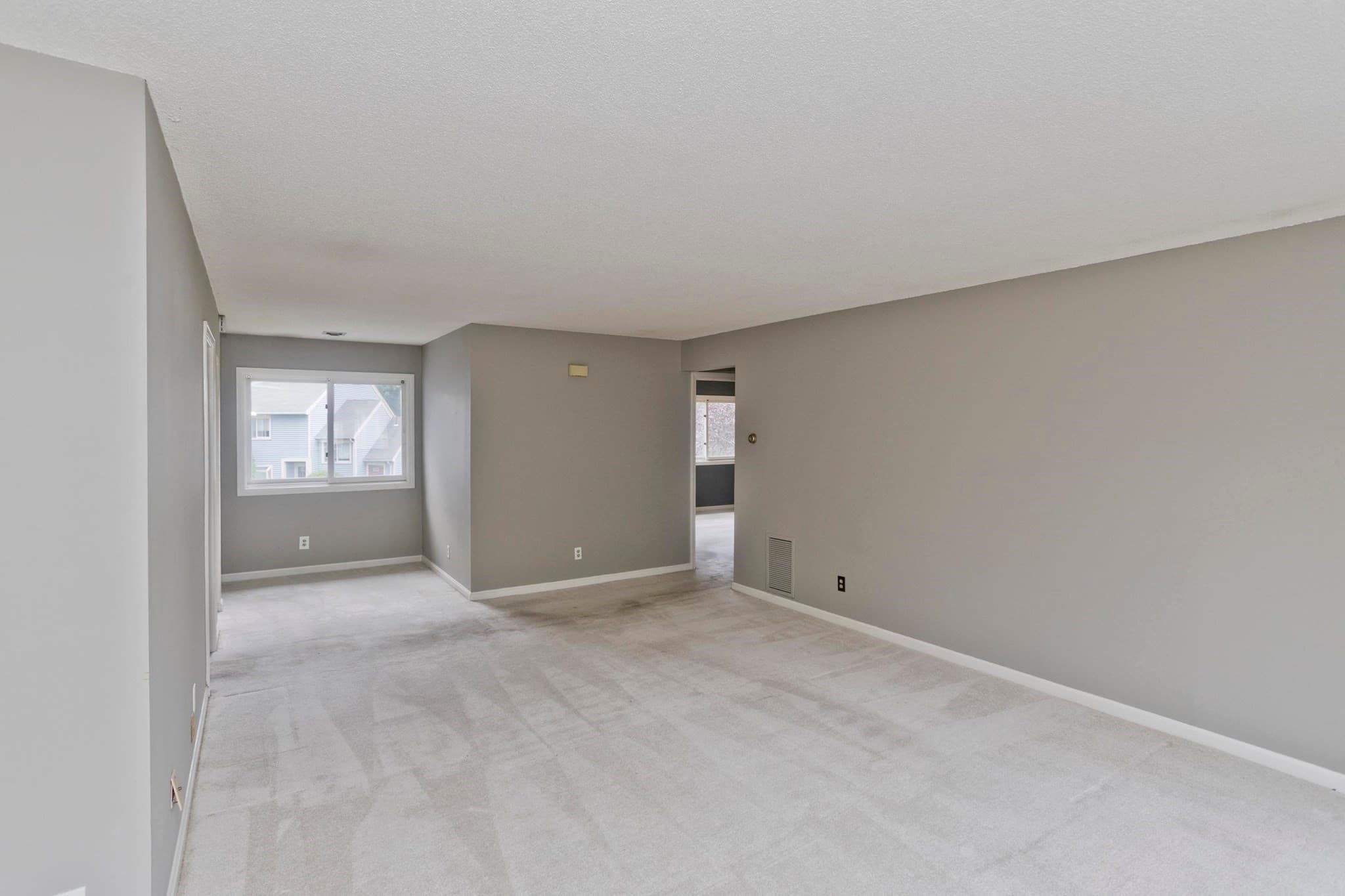 Condominium at 551 Nassau Dr # 551, Springfield MA 01129, Springfield, photo 4 of 19