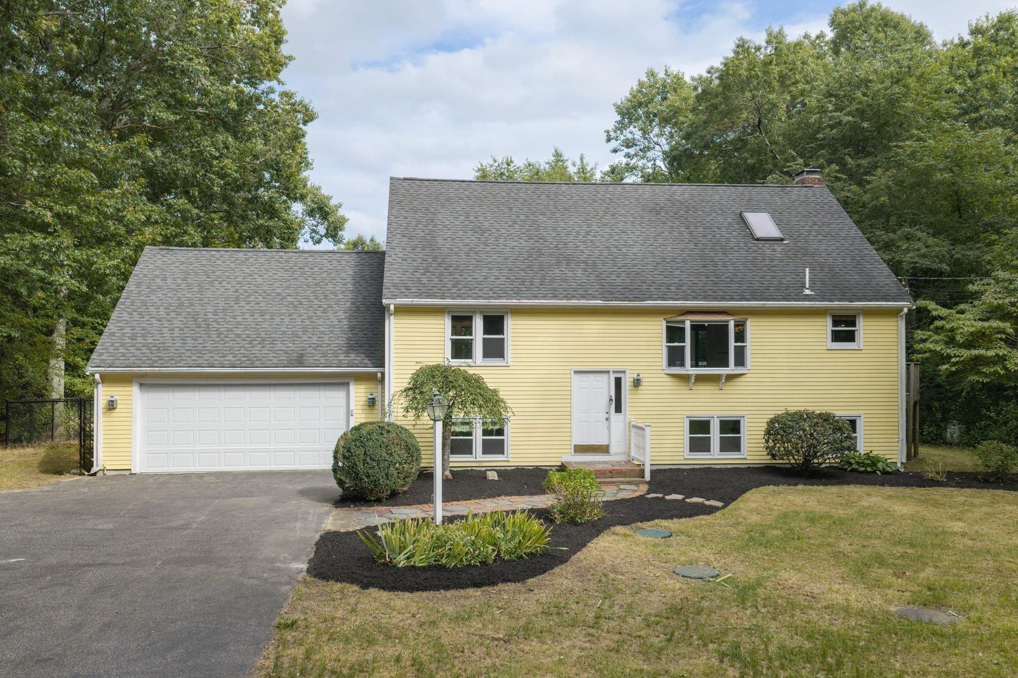 Single Family Residence at 15 N Precinct St, Lakeville MA 02347, Lakeville, photo 2 of 41
