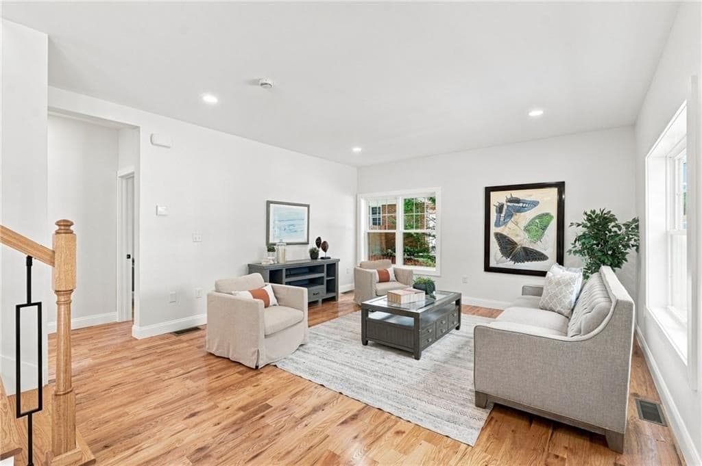 Single Family Residence at 515 Gaskill St, Woonsocket RI 02895, Woonsocket, photo 10 of 42
