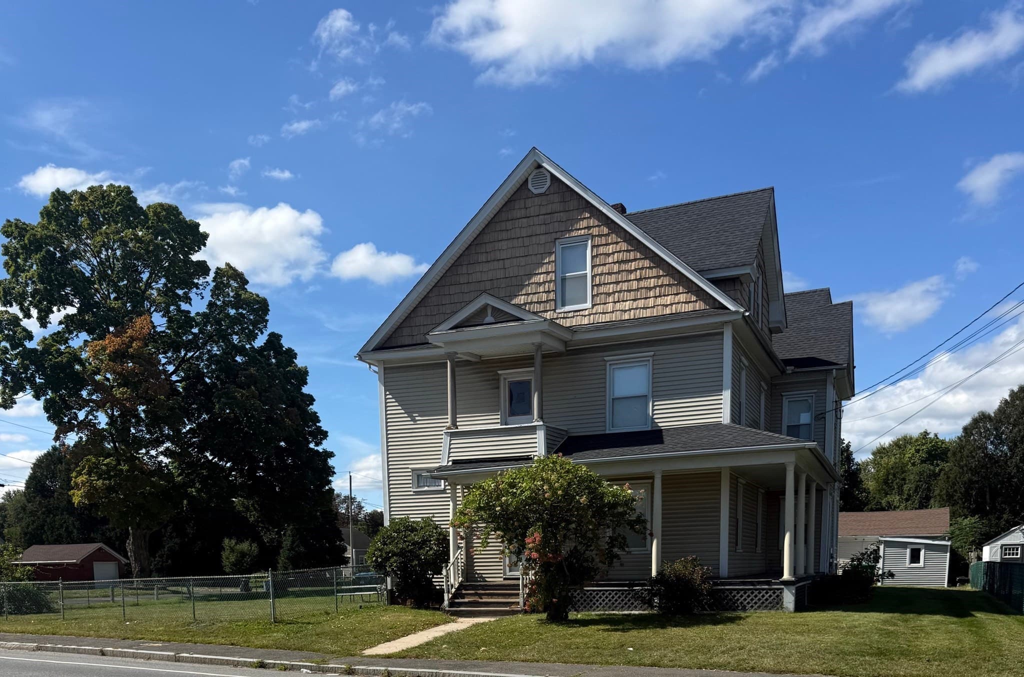 418 Chicopee St, Chicopee MA 01013